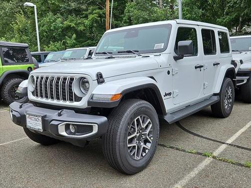 2025 Jeep Wrangler 4-Door Sahara 4x4