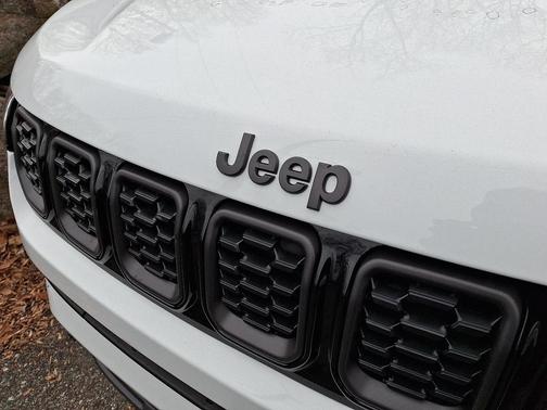 Bright White Clearcoat 2026 Jeep Compass Latitude