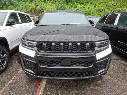 High Gloss Black 2027 Jeep Grand Cherokee L Limited