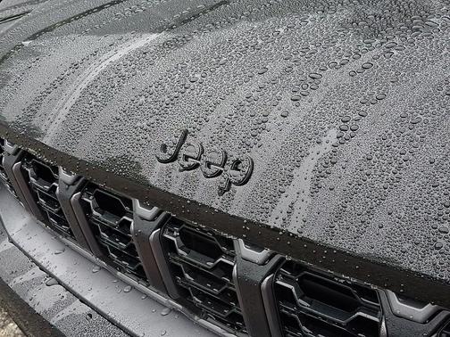 High Gloss Black 2027 Jeep Grand Cherokee L Limited