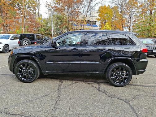 2022 Jeep Grand Cherokee Laredo