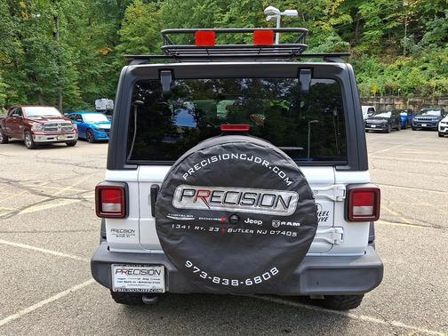 Bright White Clearcoat 2022 Jeep Wrangler Willys