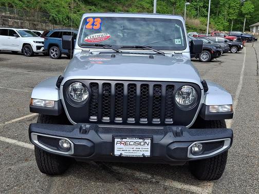 Silver Zynith Clearcoat 2023 Jeep Gladiator Sport S