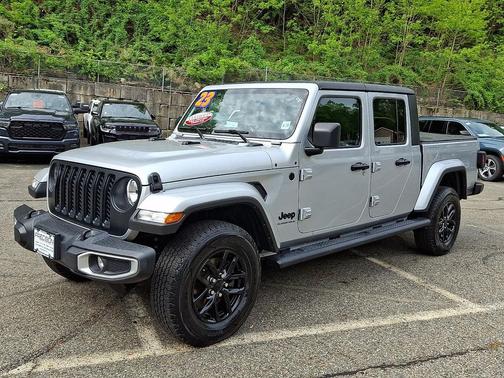 Silver Zynith Clearcoat 2023 Jeep Gladiator Sport S