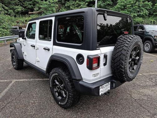 Bright White Clearcoat 2022 Jeep Wrangler Willys