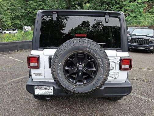 Bright White Clearcoat 2022 Jeep Wrangler Willys