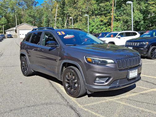 Granite Crystal Metallic Clearcoat 2023 Jeep Cherokee Altitude