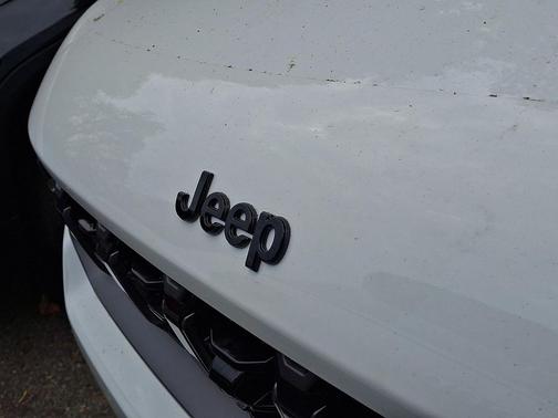 Bright White Clearcoat 2026 Jeep Grand Cherokee Limited