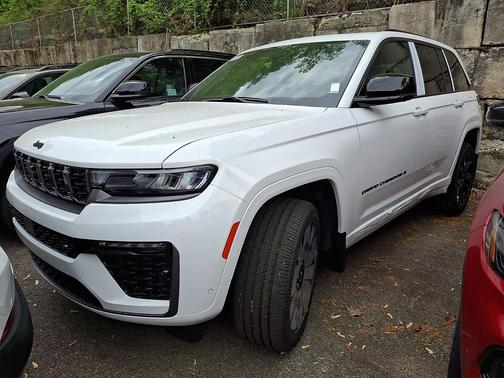 Bright White Clearcoat 2026 Jeep Grand Cherokee Limited