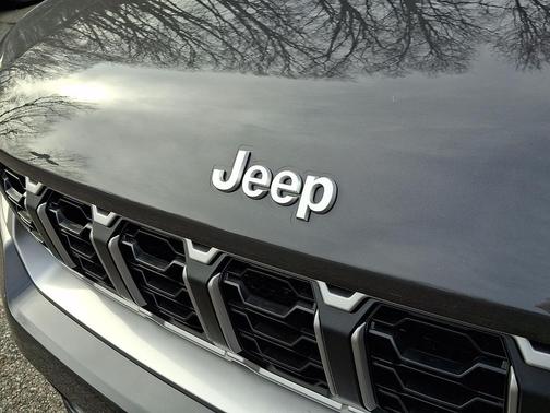 Baltic Gray Metallic Clearcoat 2026 Jeep Grand Cherokee Limited