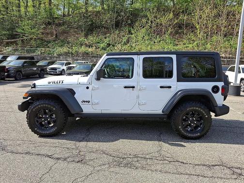 Bright White Clearcoat 2023 Jeep Wrangler Willys