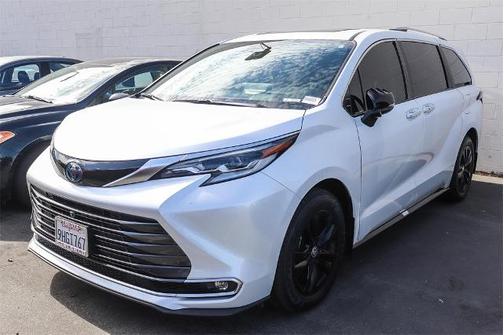 2023 Toyota Sienna PLATINUM 7 PASSENGER