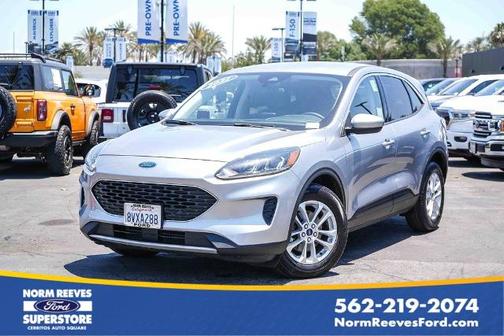 ICONIC SILVER 2021 Ford Escape SE