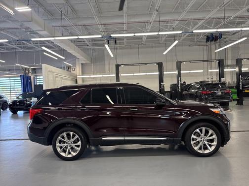 Diamond Red Tri-Coat 2023 Ford Explorer Platinum