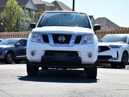 Glacier White 2016 Nissan Frontier SV