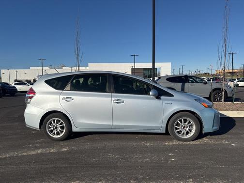 2016 Toyota Prius v Two