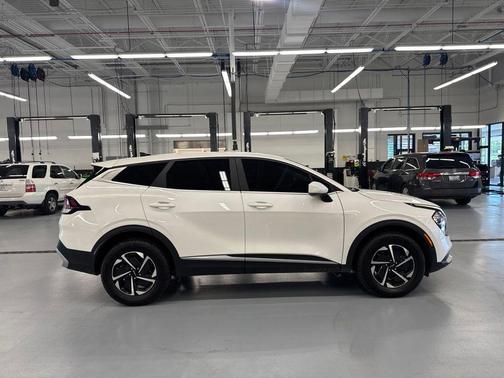 Snow White Pearl 2023 Kia Sportage Hybrid LX