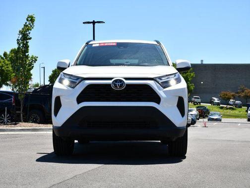 Ice Cap 2025 Toyota RAV4 XLE