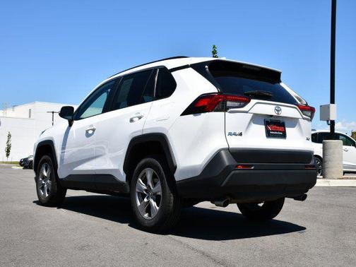Ice Cap 2025 Toyota RAV4 XLE