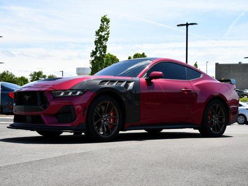Molten Magenta Metallic Tri-coat 2025 Ford Mustang GT Premium