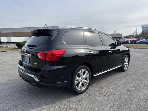 2018 Nissan Pathfinder SL