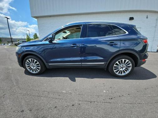 Sapphire Blue Metallic 2017 Lincoln MKC Reserve