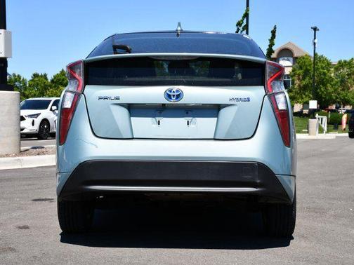 Pearl 2016 Toyota Prius Two