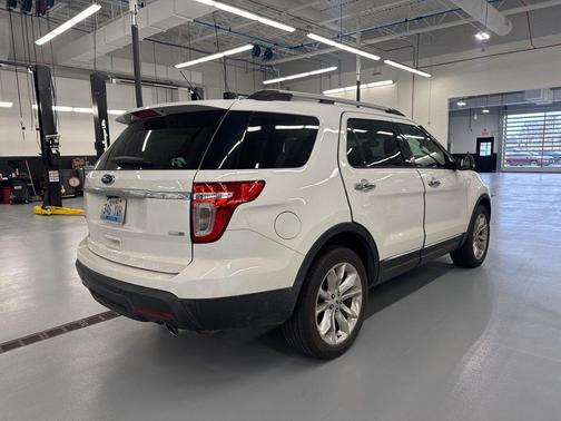 Oxford White 2015 Ford Explorer XLT