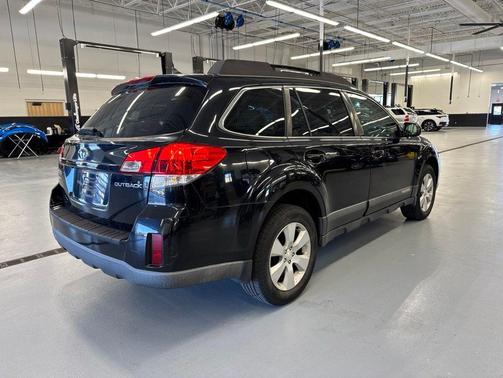 Crystal Black Silica 2011 Subaru Outback 2.5 i Limited