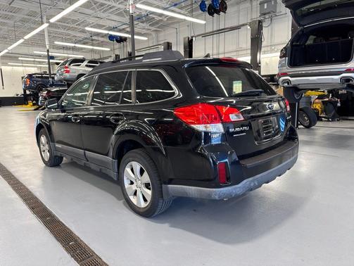 Crystal Black Silica 2011 Subaru Outback 2.5 i Limited