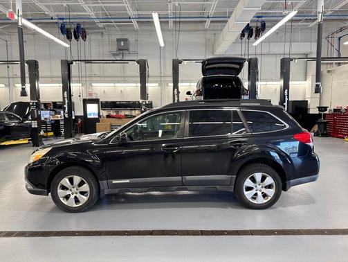 Crystal Black Silica 2011 Subaru Outback 2.5 i Limited