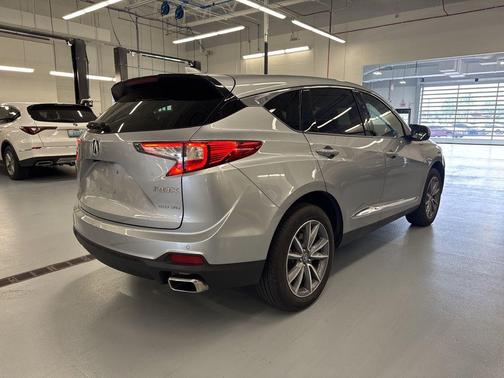 Lunar Silver Metallic 2023 Acura RDX Technology Package