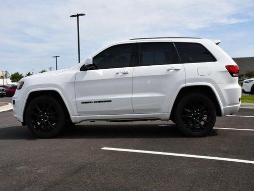 Bright White Clearcoat 2018 Jeep Grand Cherokee Altitude