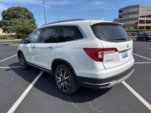 2022 Honda Pilot Touring 8-Passenger