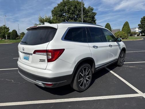 2022 Honda Pilot Touring 8-Passenger