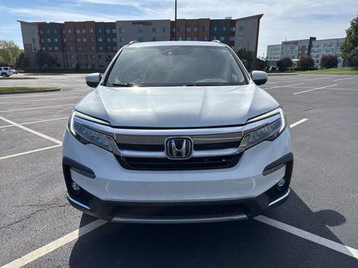 2022 Honda Pilot Touring 8-Passenger