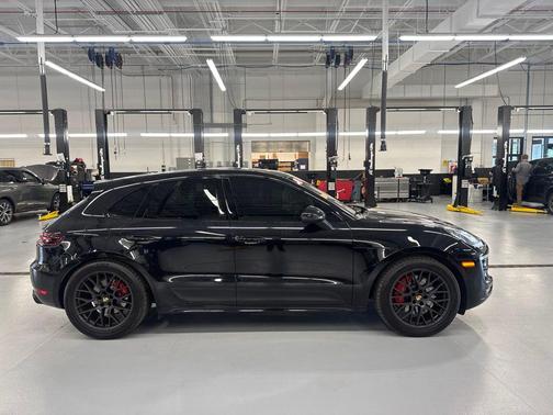 Jet Black Metallic 2017 Porsche Macan Macan GTS