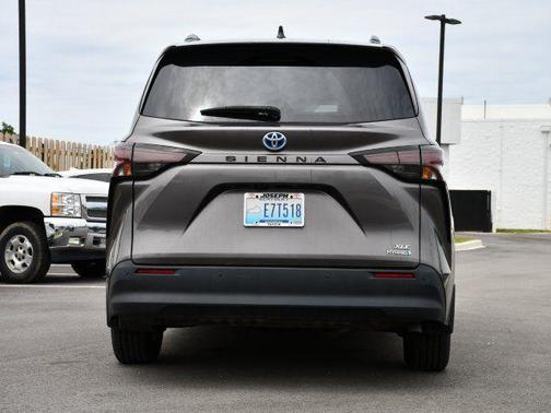 Predawn Gray Mica 2023 Toyota Sienna XLE