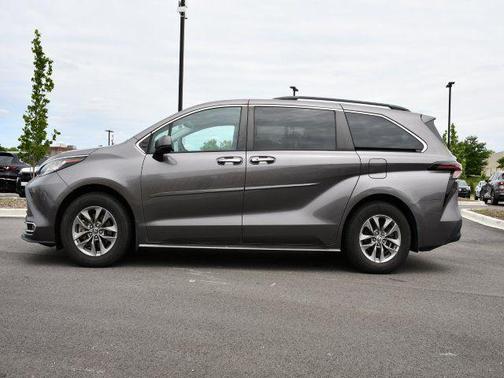 Predawn Gray Mica 2023 Toyota Sienna XLE