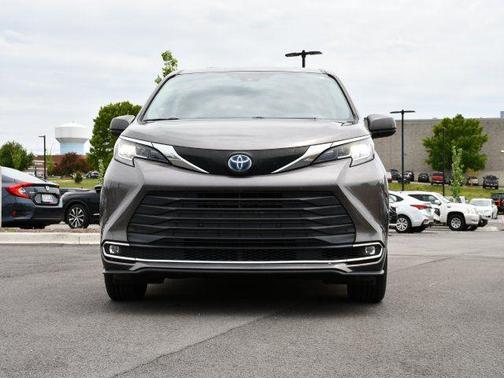 Predawn Gray Mica 2023 Toyota Sienna XLE