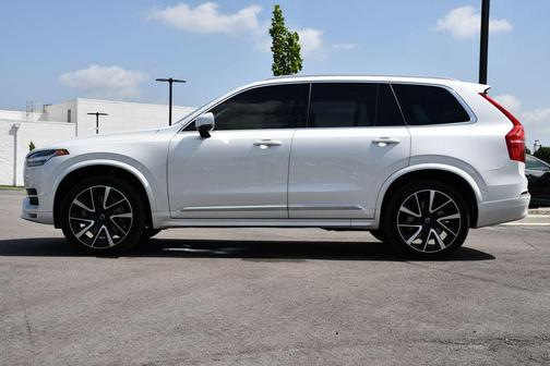 Crystal White Metallic 2023 Volvo XC90 B6 Plus 7-Seater
