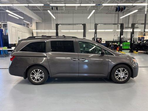 Polished Metal Metallic 2011 Honda Odyssey EX-L