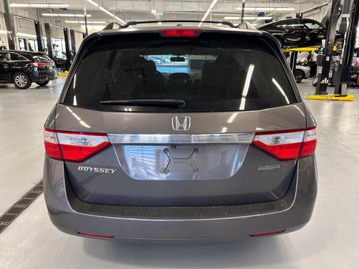 Polished Metal Metallic 2011 Honda Odyssey EX-L