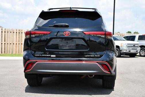 Midnight Black Metallic 2021 Toyota Highlander Limited