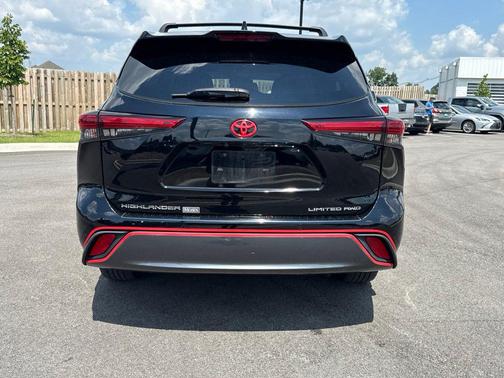 Midnight Black Metallic 2021 Toyota Highlander Limited