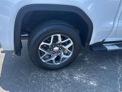Summit White 2023 GMC Sierra 1500 SLT