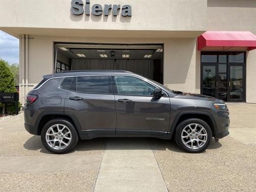 2022 Jeep Compass Latitude Lux