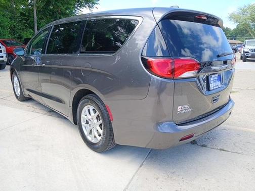2020 Chrysler Voyager LX