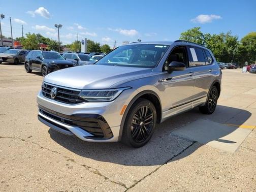 2022 Volkswagen Tiguan 2.0T SE R-Line Black