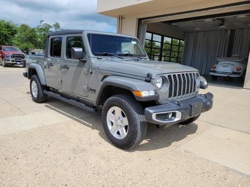 2022 Jeep Gladiator Sport